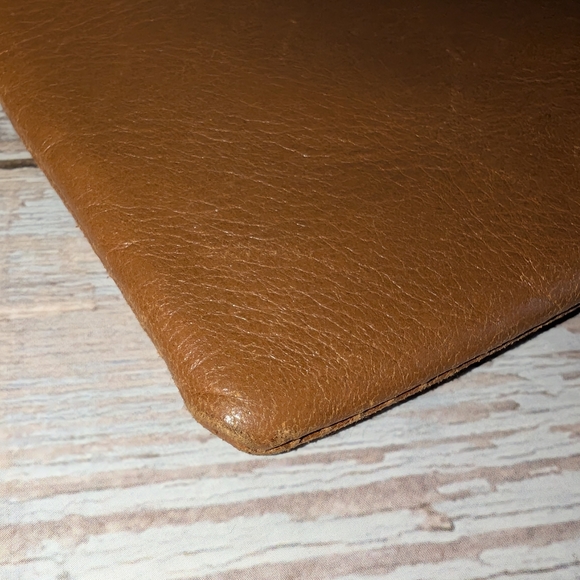 Madewell The Leather Pouch Wallet in English Saddle - Picture 7 of 11